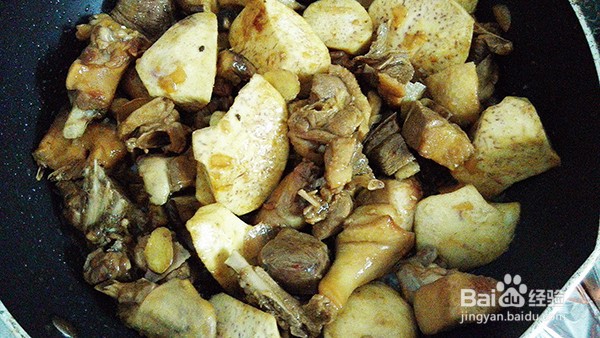 香菇芋头焖鸭的做法