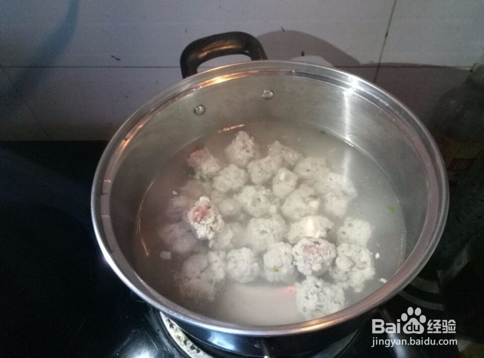 年夜饭怎么做蔬菜肉丸子汤？