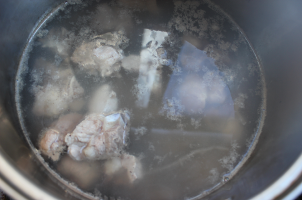 胡萝卜玉米骨头汤