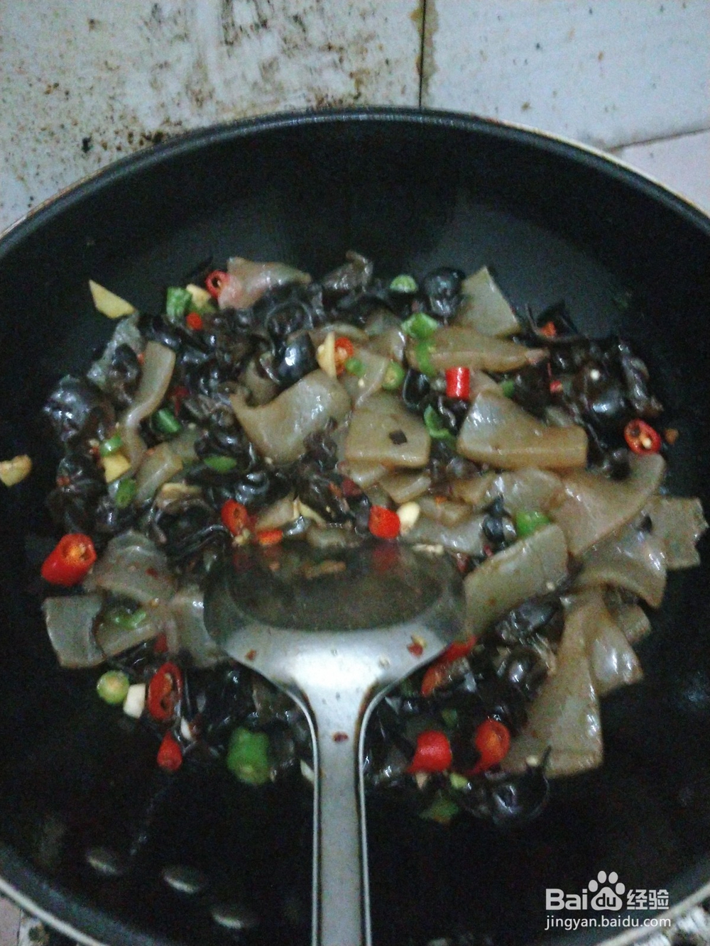 爆炒木耳烧魔芋的做法
