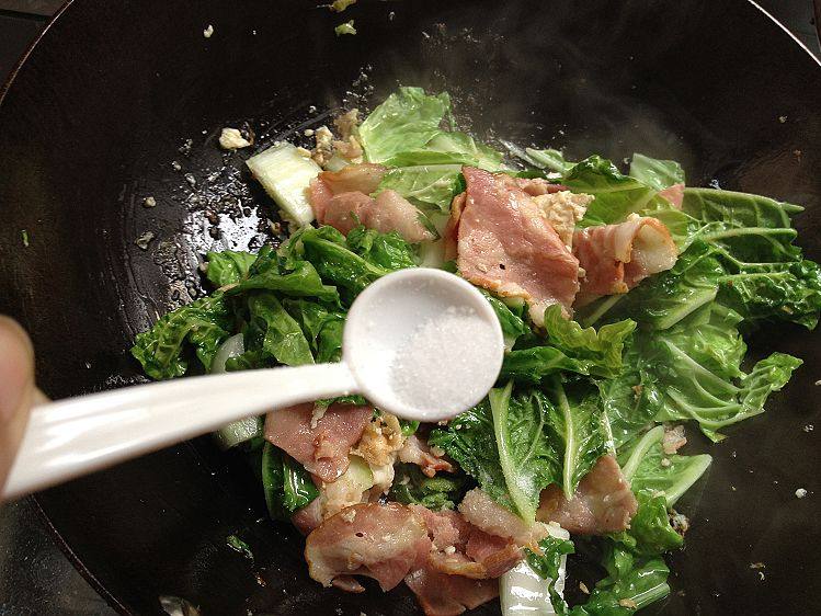 教你做培根鸡蛋炒白菜，味道美极了