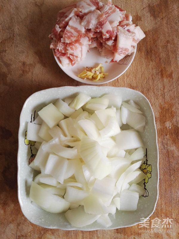 洋葱炒五花肉
