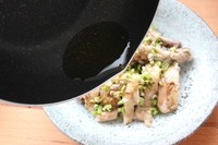 如何制作葱油鸡腿