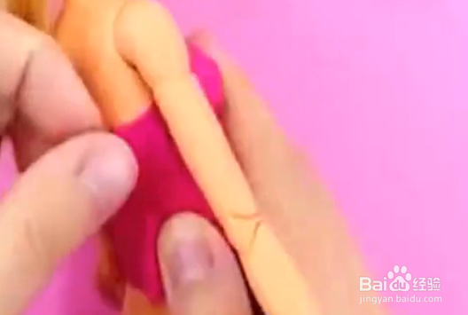 如何给芭比做好看的衣服