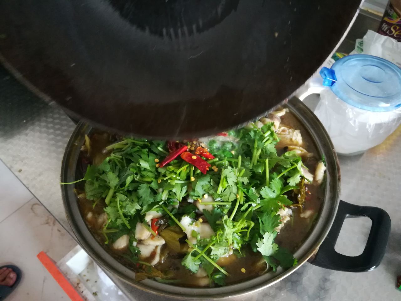 超美味的麻辣酸菜鱼，我来教你怎么做！