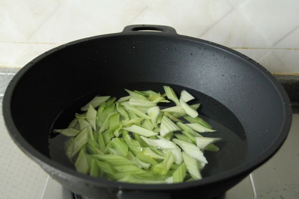 虾仁杏仁炒西芹