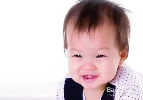 宝宝乳牙萌出时间差异原因都有哪些？