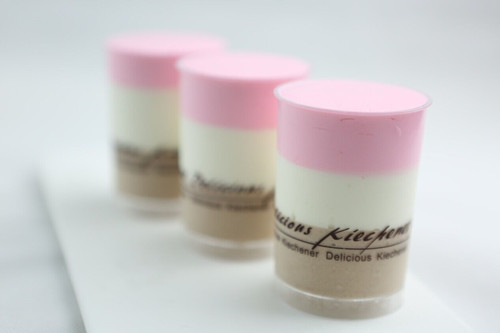 巧克力芒果草莓慕斯杯