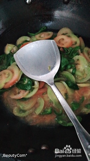 食补养生青椒炒青西红柿的做法