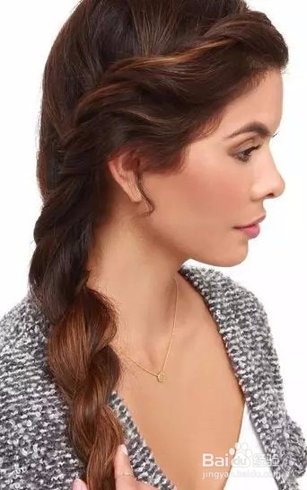 好看的侧编发是怎么编的呢