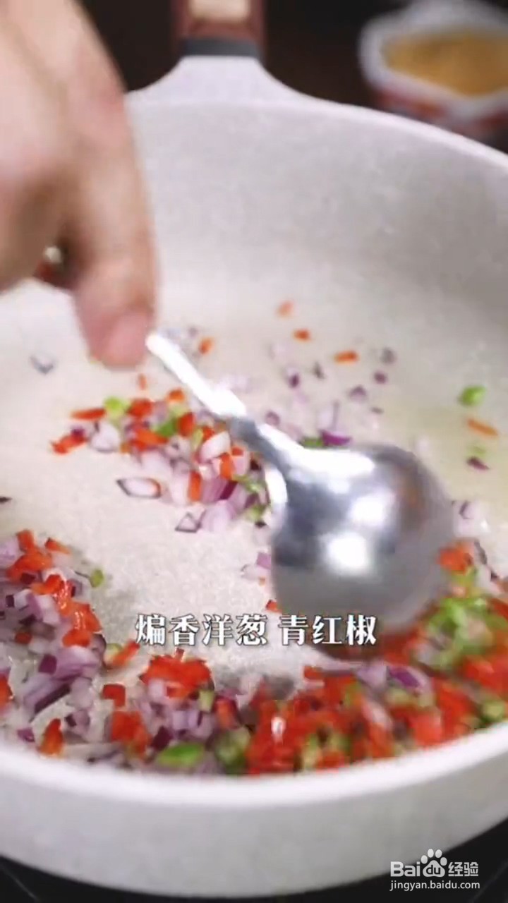 如何制作肉多汁的蒜香鸡翅