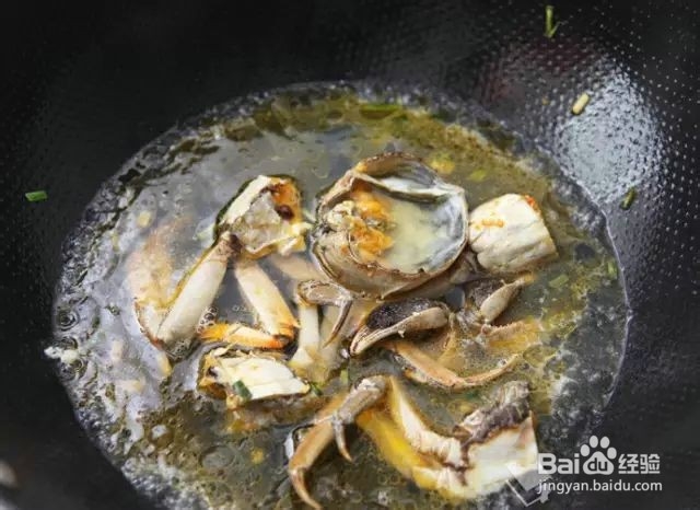 蟹小姐厨房:菌菇爆炒香辣大闸蟹