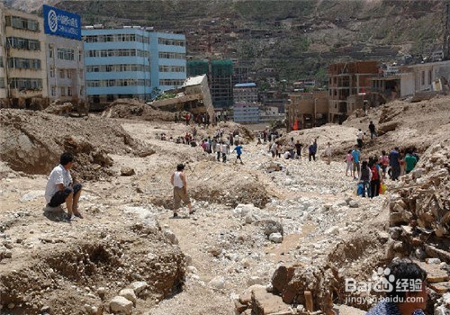 怎样躲避泥石流？