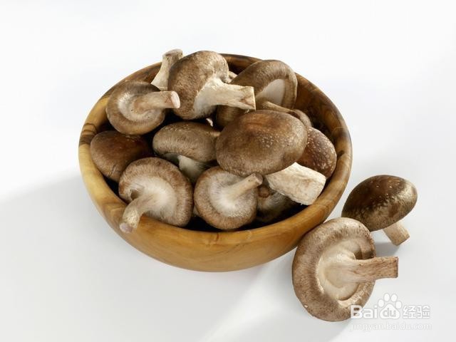禽蛋类：枣菇蒸鸡