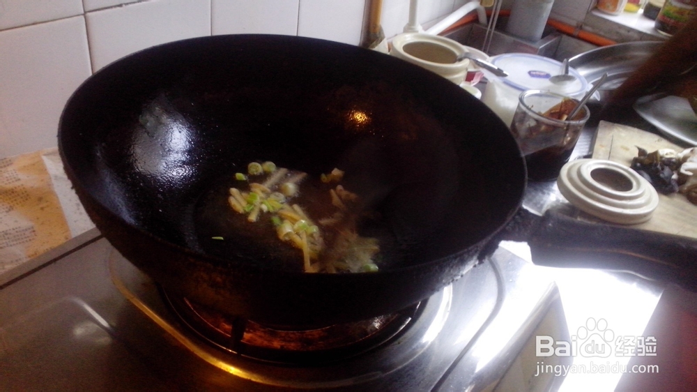 自家做菜芹菜滑肉片