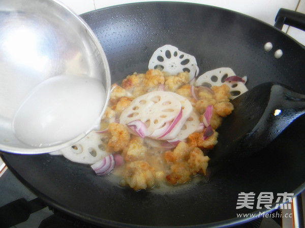 藕片烩肉段的做法