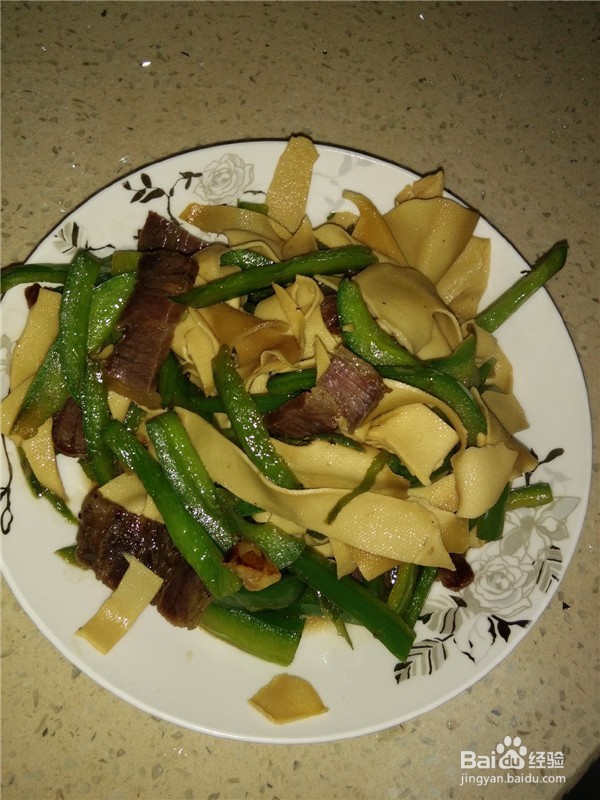 青椒丝豆腐皮炒腊肉