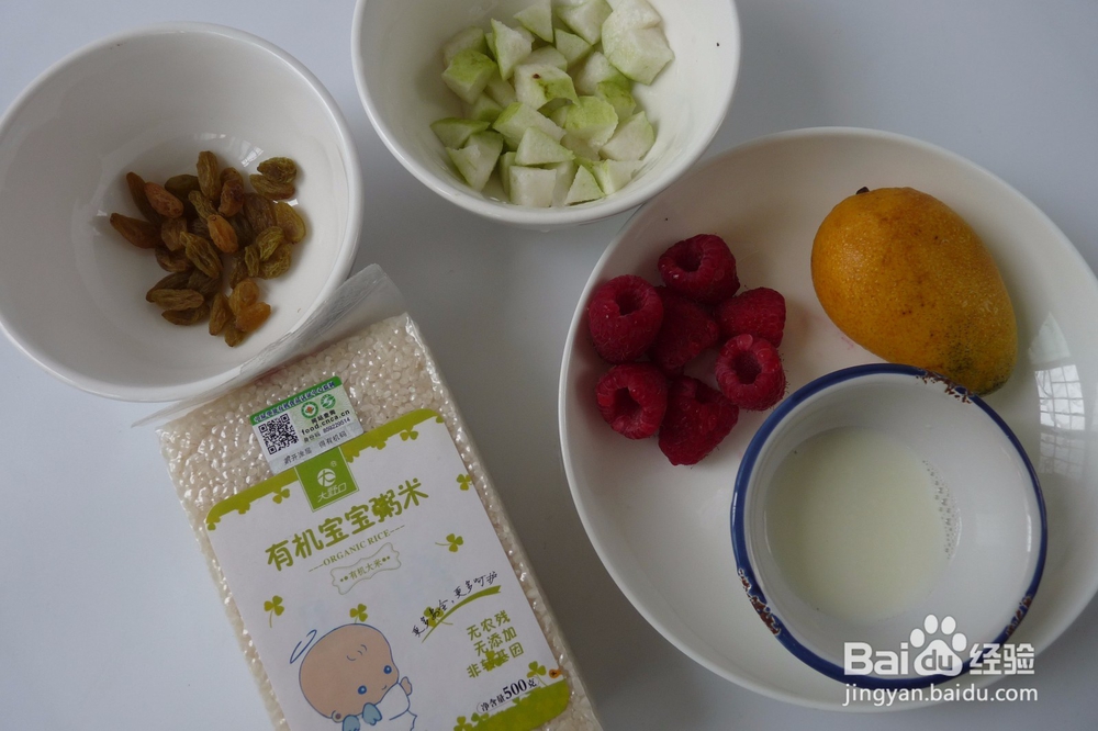 美味开胃的水果饭布丁