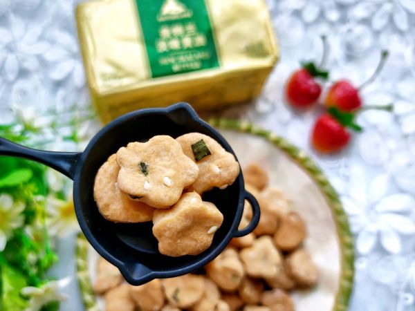 营养酥脆黄油香葱鸡蛋小饼干