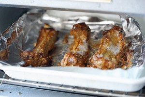 蒜香椒盐烤肋排的做法