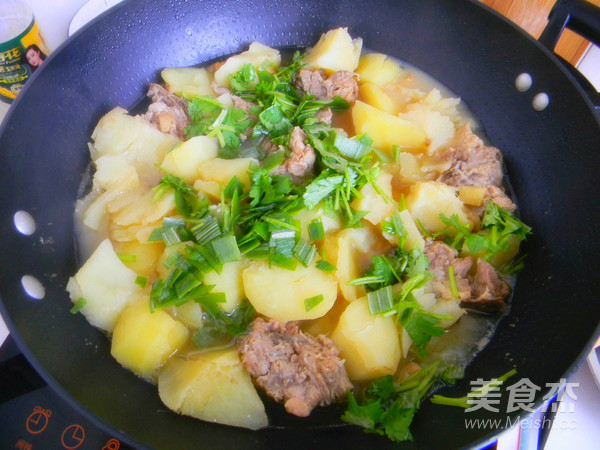 脊骨炖土豆的做法