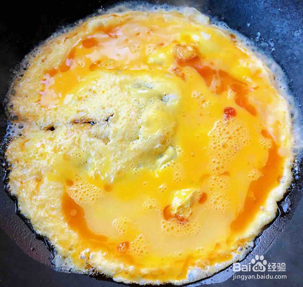 制作腊肠芹菜蛋炒饭