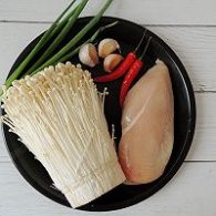 过年回家美食记45-蒜蓉金针菇蒸鸡胸肉