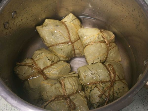 五香腊肉荷叶粽