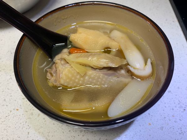 松茸竹笋土鸡汤