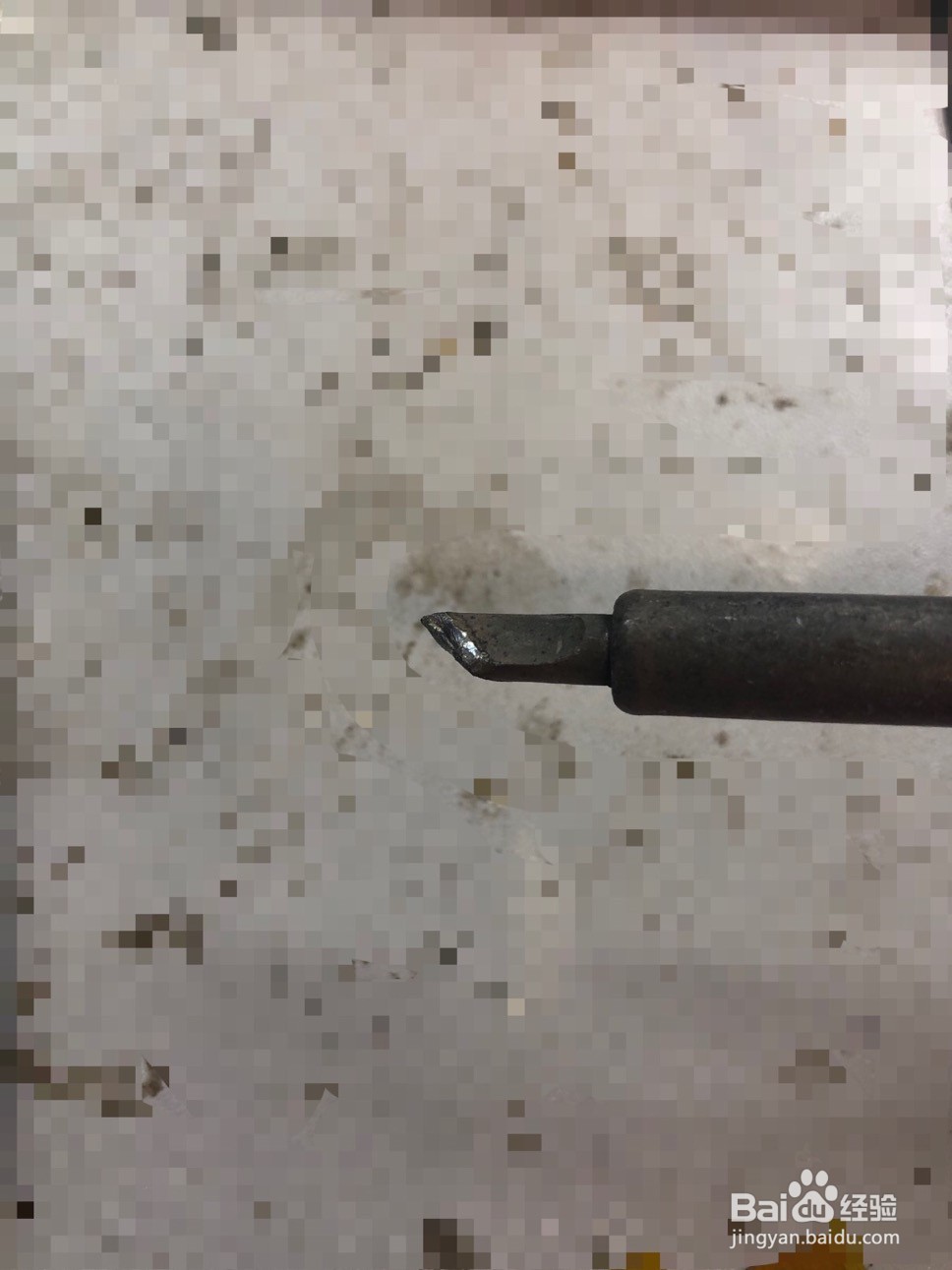 如何使用烙铁取下手机显示屏