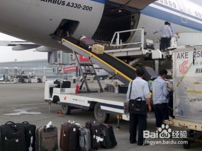 飞机免费托运20公斤,超出的怎么收费？