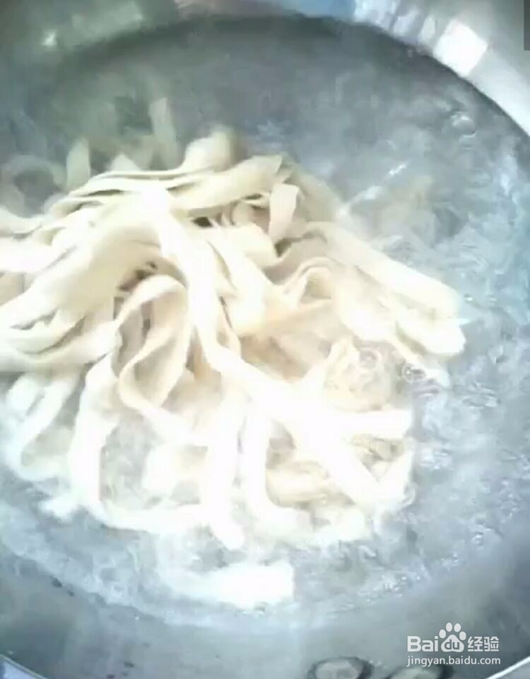 油泼面的做法，只需3步轻松学会