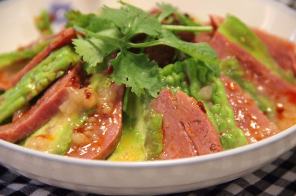 红油牛肉拌苦瓜