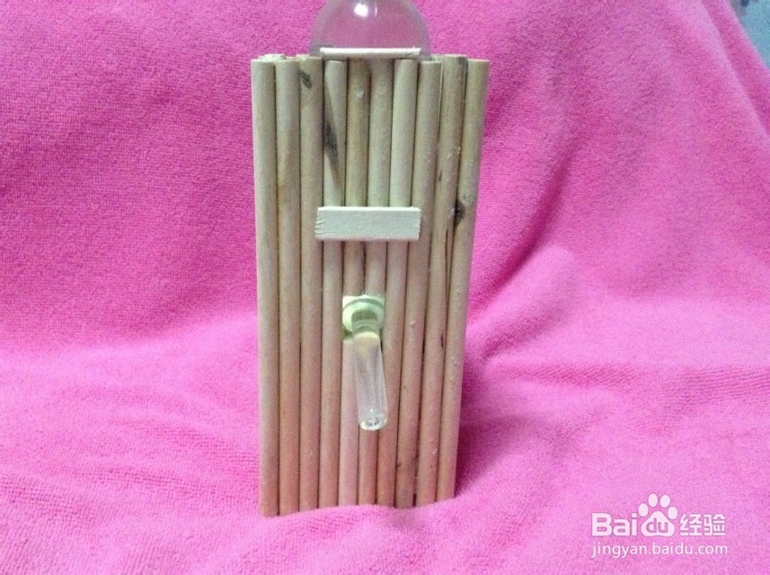 如何手工制作仓鼠水壶架及小窝