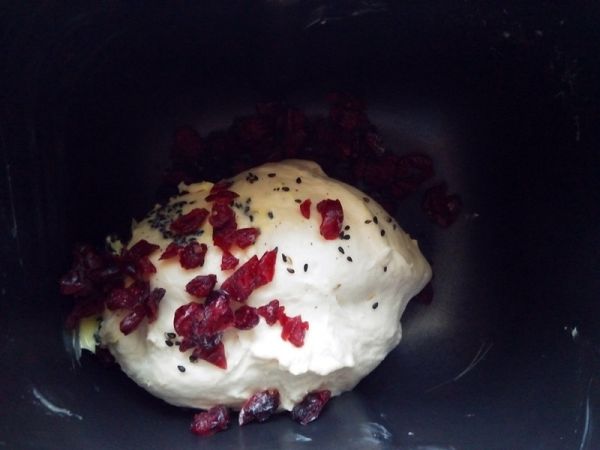 蔓越莓黑芝麻酸奶软欧