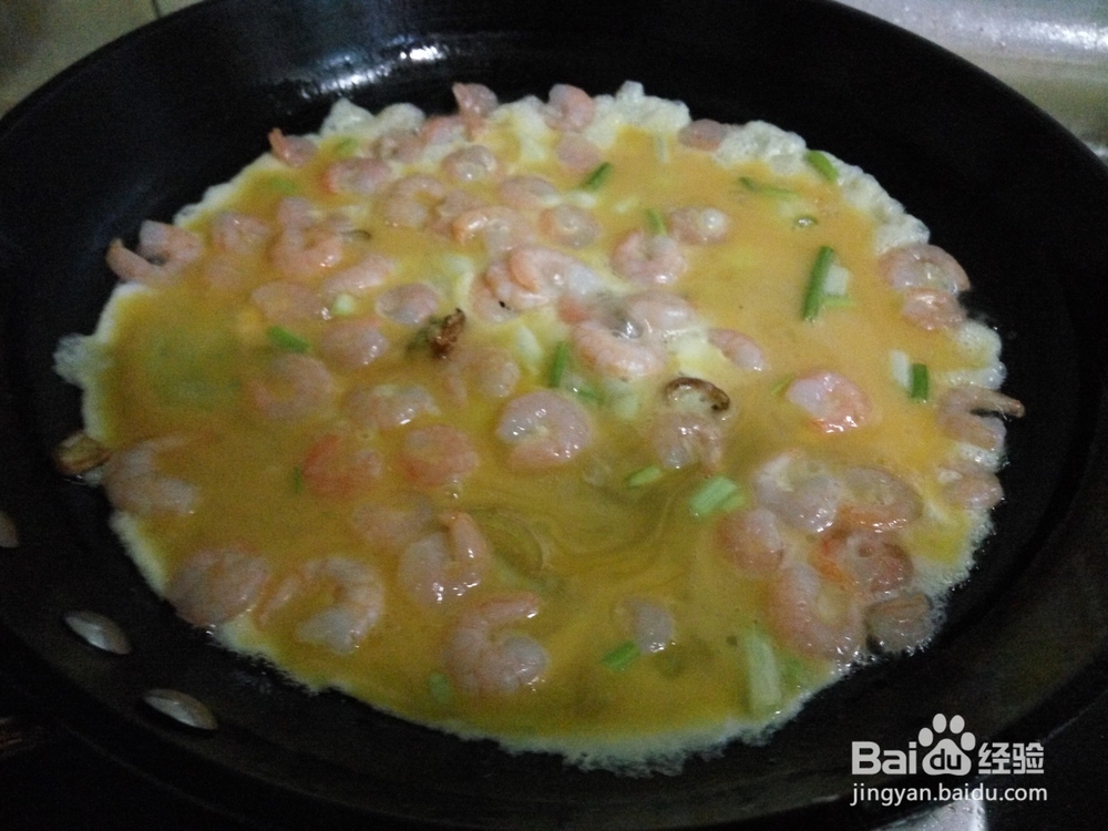 手撕青椒炒虾仁鸡蛋的做法