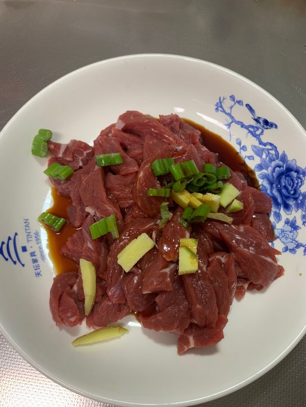 黑椒口蘑牛肉条