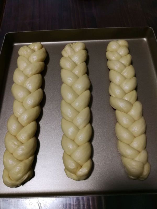 淡奶油辫子面包