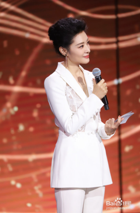 如何夸赞主持人