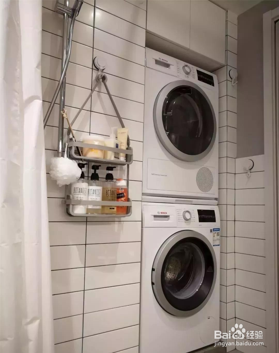 60平的原木风小户型，把收纳做成嵌入式的