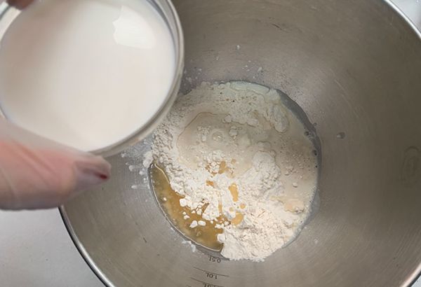 日式蜜豆芝麻包