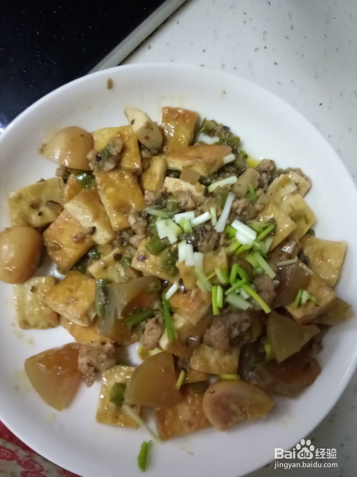 剩肉酱炒皮蛋豆腐