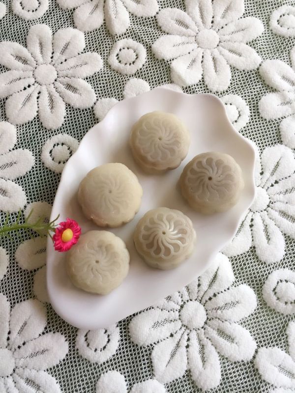 板栗馅儿冰皮月饼