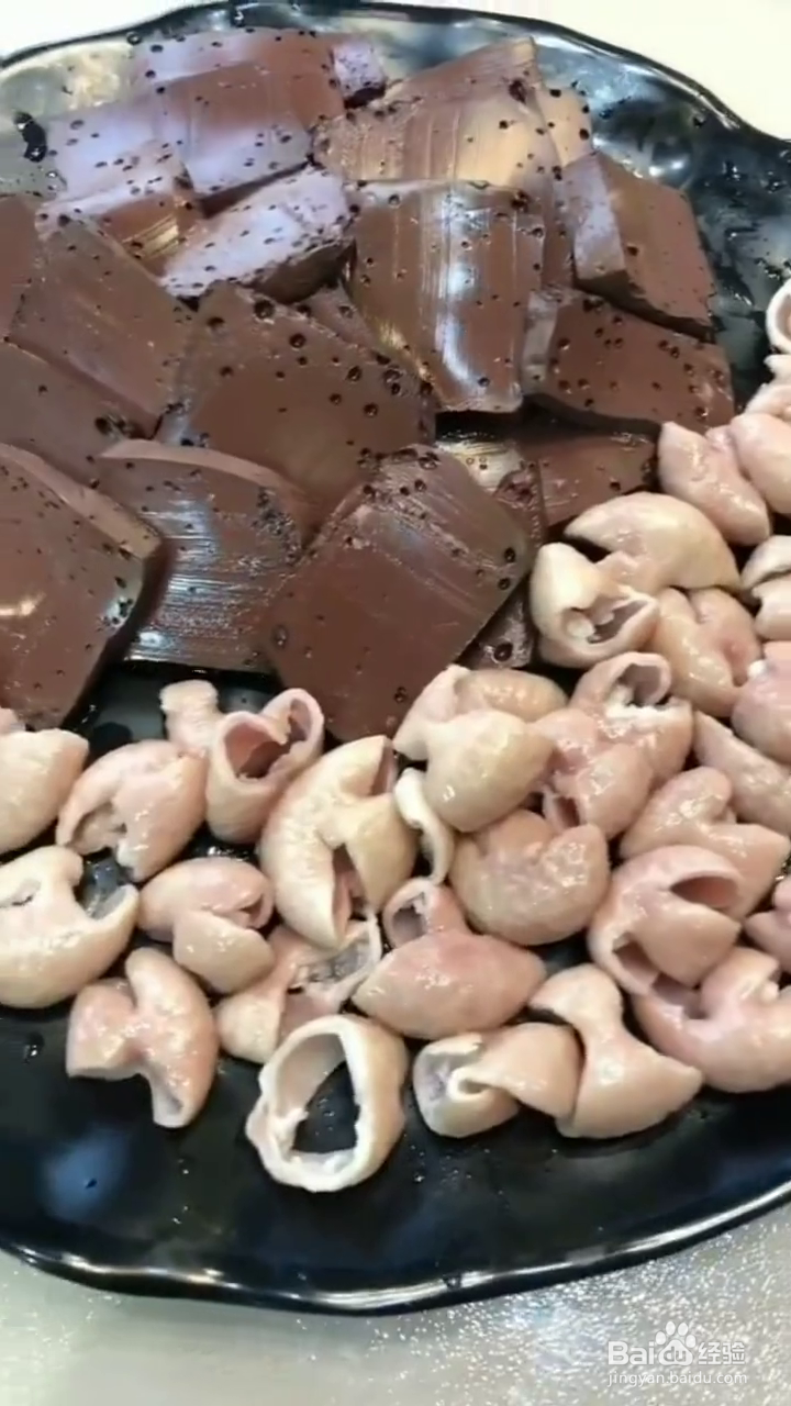 如何制作香辣好吃的肥肠血旺?