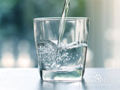 外敷蒸馏水能改善敏感肌吗?