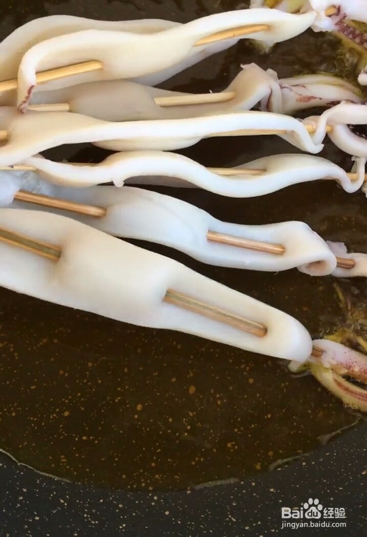 鱿鱼小串做法。