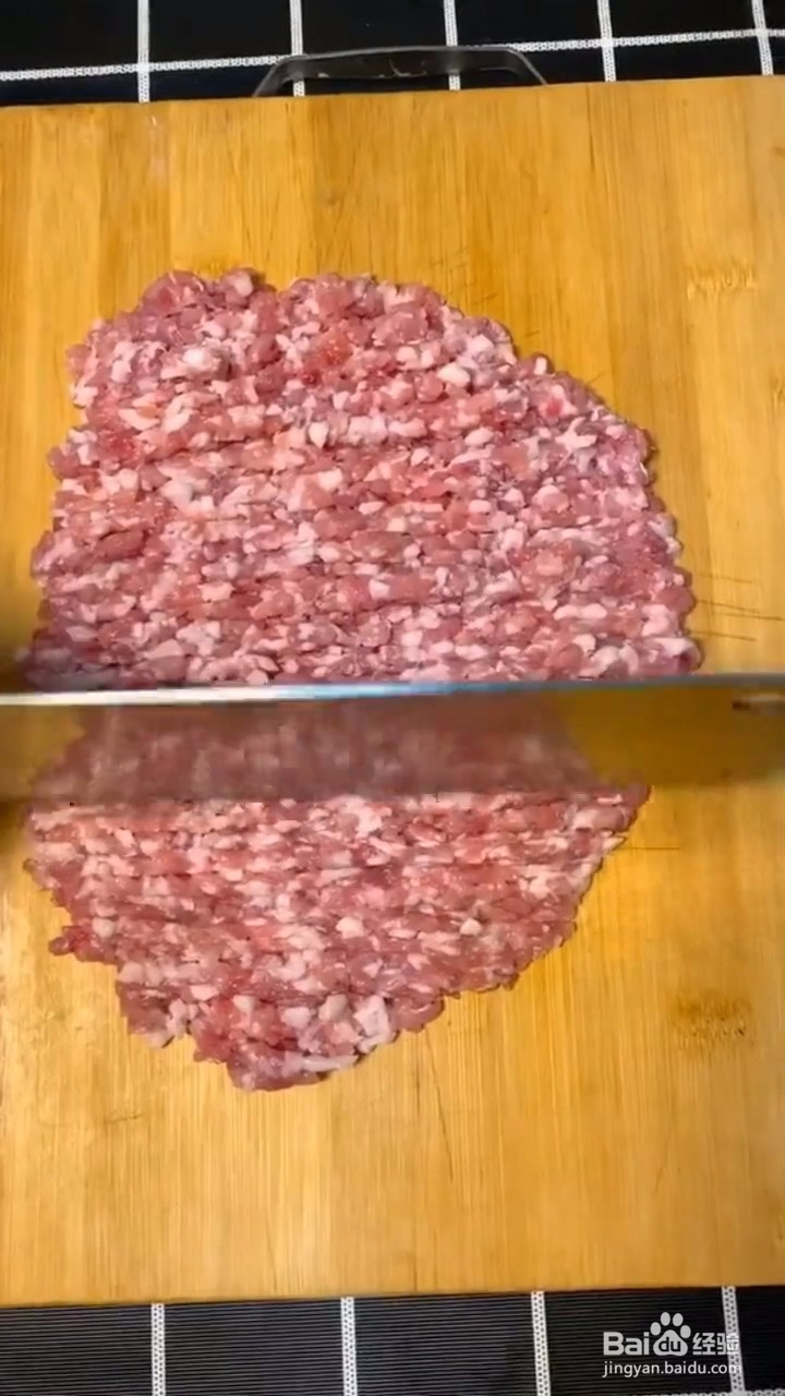 如何自制美味好吃的懒人煎包