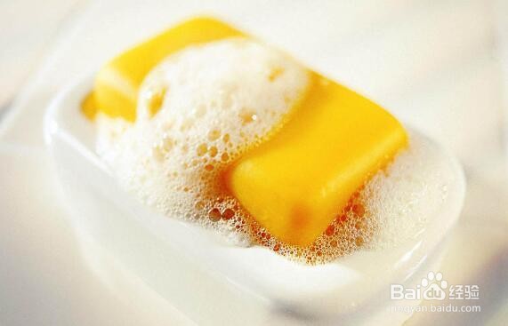 红墨水弄到手上怎么洗