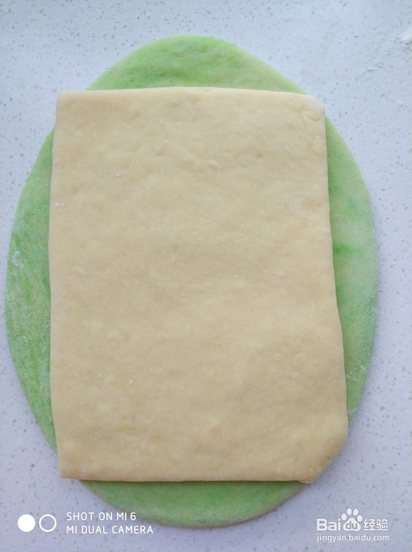 好吃不腻的双色面包卷