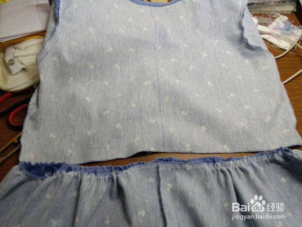 简单可爱的连衣裙